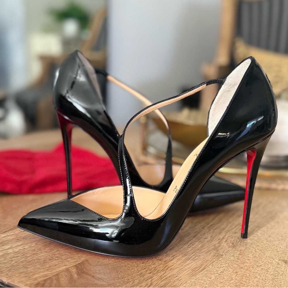 SOLD CHRISTIAN LOUBOUTIN Elegant Black Stiletto Heels - Picture 13 of 16